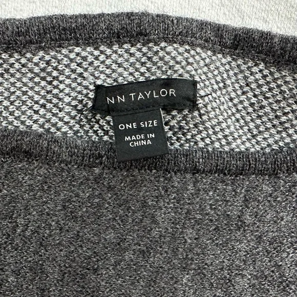 Ann Taylor Gray Knit Poncho - Picture 7 of 12